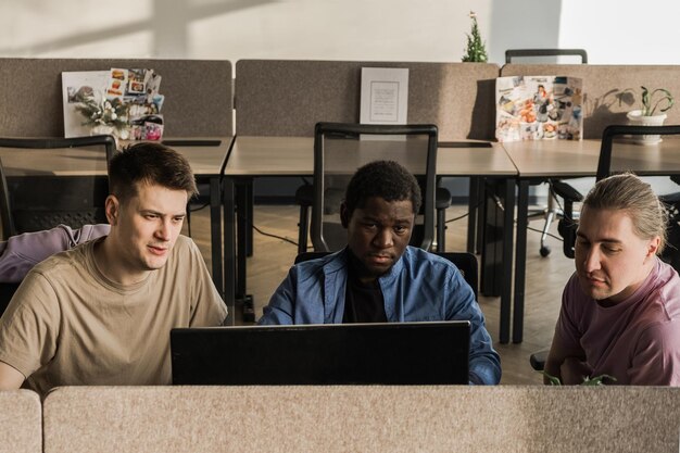 Skills Gap 2025: Educational Reforms for Future Workforce